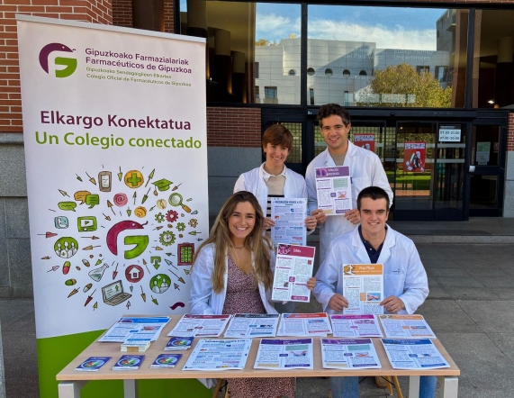 Farmacéuticos guipuzcoanos conciencian a jóvenes sobre infecciones de transmisión sexual en el campus de la EHU en San S