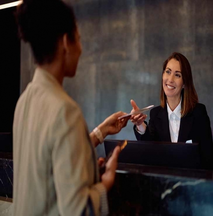 Formación Universitaria prepara a futuros líderes del sector hotelero con su curso online para obtener el Título Oficial