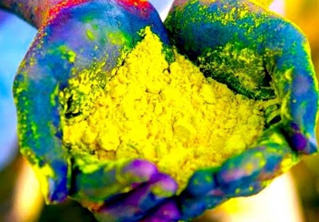 La Moda De Los \'Polvos Holi\' diviertete coloreando tu Mundo