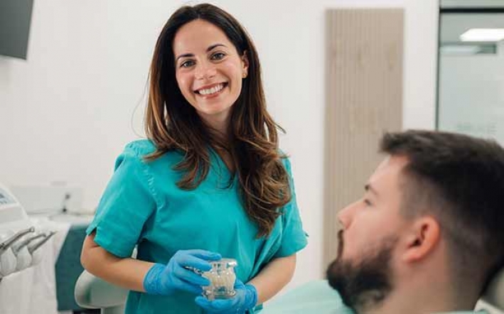 Formación Universitaria impulsa la preparación para obtener el Título Oficial de Técnico Superior en Prótesis Dentales