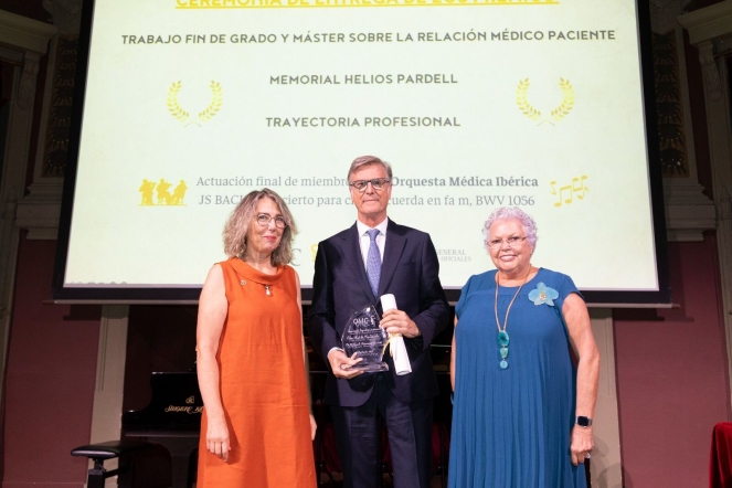 El neurólogo de Policlínica Gipuzkoa, Gurutz Linazasoro, recibe el Premio a la Trayectoria Profesional de la Organizació