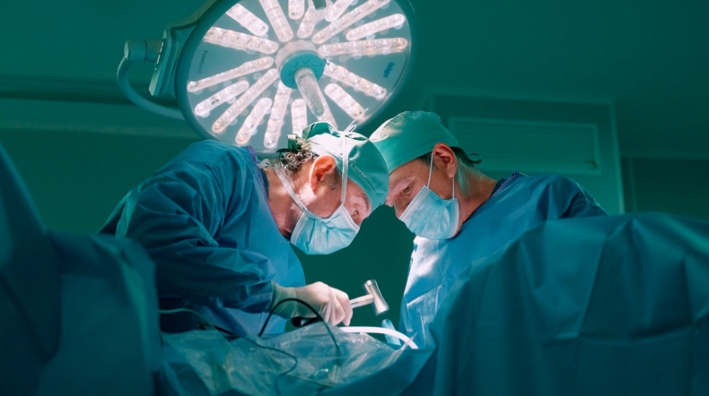 Hospital U. Vithas M. La Milagrosa presenta documental sobre el equipo de neurocirugía del Dr. De la Torre