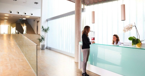 Clínica Fernández de Cirugía Estética en Oviedo: una vocación médica que une a dos generaciones y sitúa la seguridad en 