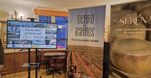 Tierra de Barros y La Serena presentan nuevas experiencias turísticas en el Hogar Extremeño de Madrid