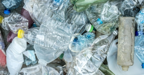 Con más de 400 millones de toneladas de plástico generadas en 2025, Roll’eat advierte de la urgencia de reducir residuos