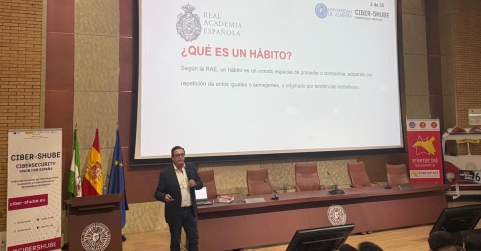 Ignacio Campoy enseña en la Universidad de Almería los 8 hábitos para convertirse en un líder influyente