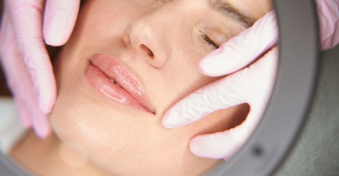 Clínica Ibiza explica qué es el lip lift o cirugía de labios, y para quién se pauta