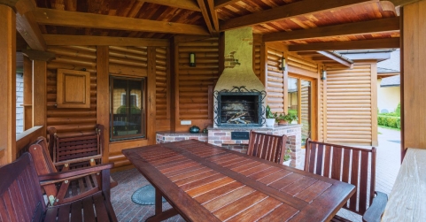 La versatilidad de los tableros de madera en terrazas muebles e instalaciones