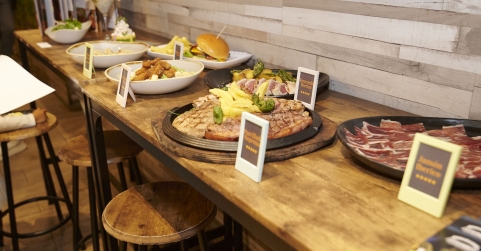 Inauguran en Carabanchel el restaurante Abrazzas Abrasador con fusión peruana y carnes a la brasa