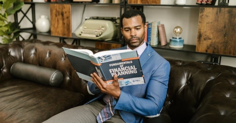 Las opiniones sobre CREDITANDO confirman: el aprendizaje autodirigido es la clave para la felicidad financiera