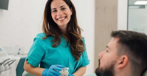 Formación Universitaria impulsa la preparación para obtener el Título Oficial de Técnico Superior en Prótesis Dentales