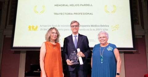 El neurólogo de Policlínica Gipuzkoa, Gurutz Linazasoro, recibe el Premio a la Trayectoria Profesional de la Organizació