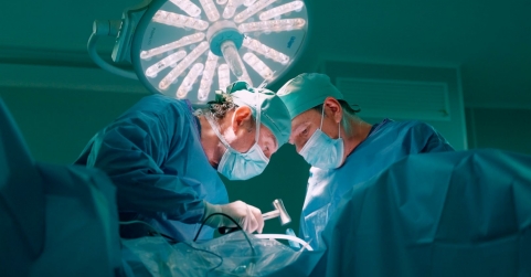 Hospital U. Vithas M. La Milagrosa presenta documental sobre el equipo de neurocirugía del Dr. De la Torre