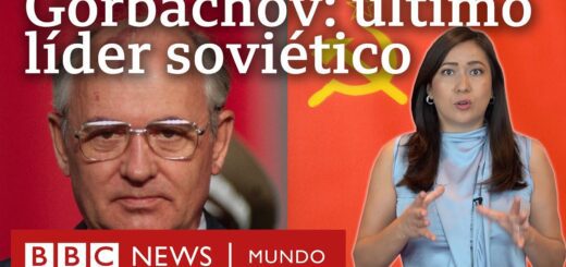 Split-screen thumbnail: an older man with glasses on the left and a female presenter on the right, red background with a hammer-and-sickle symbol, BBC News Mundo branding.